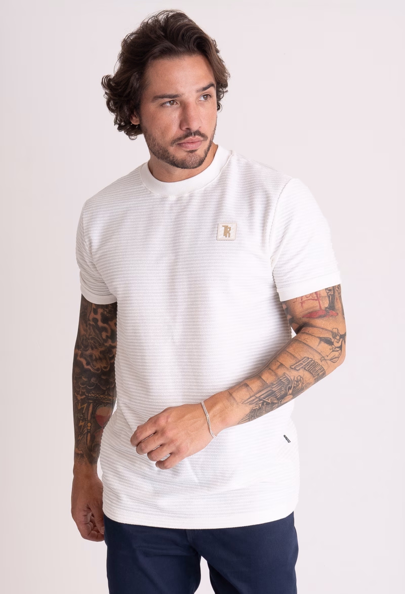 Camiseta Masculina Slim Premium Malha Trançada Off White
